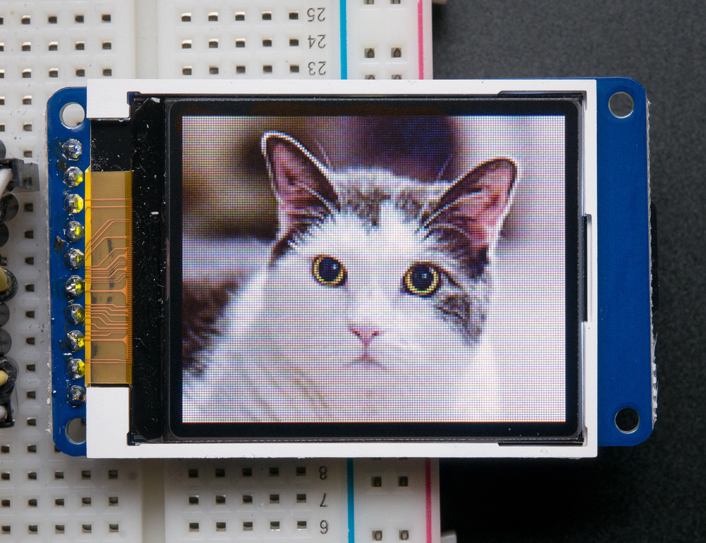 1.8" TFT Display Breakout and Shield — устройство Adadfruit в схему которого я подглядывал, источник